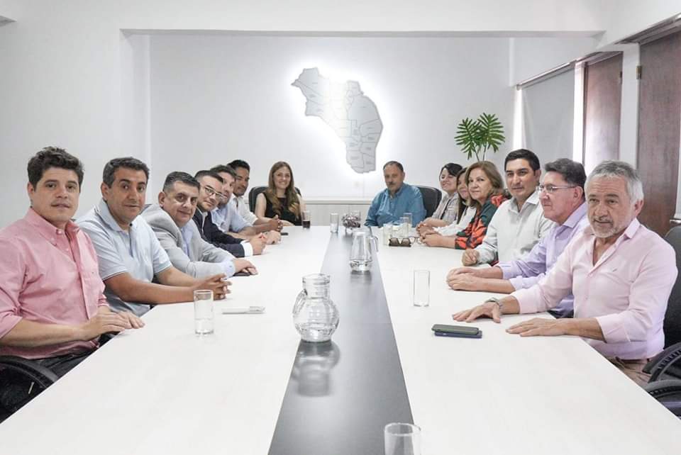 El Gobernador se reunió con los intendentes para tratar las medidas dispuestas en el DNU.