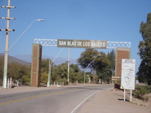 Autoridades provinciales y municipales dialogan con asambleístas de San Blas. 