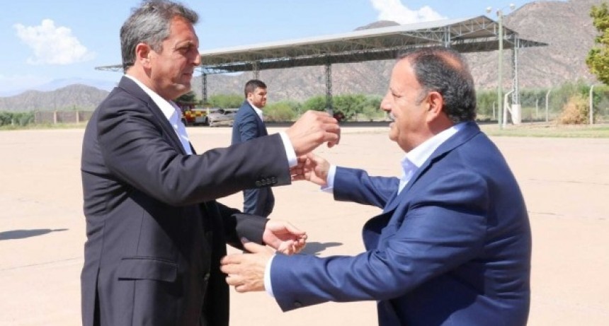 El Ministro Sergio Massa arribó a la provincia y fue recibido por el Gobernador Quintela.