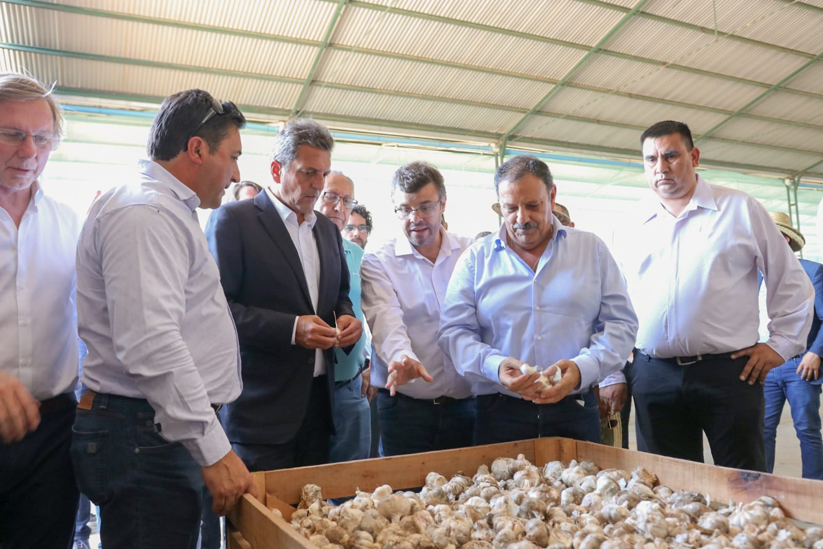 Massa y Quintela en Chilecito participaron de la llegada del primer cargamento de ajo de exportación a Brasil 