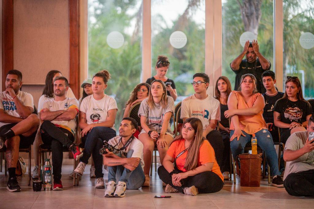 Quintela con las juventudes. Les pidió defender la democracia y luchar por sus sueños