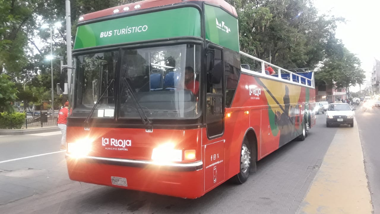 El Municipio de la Capital lanzó el Bus Turístico en la Ciudad.