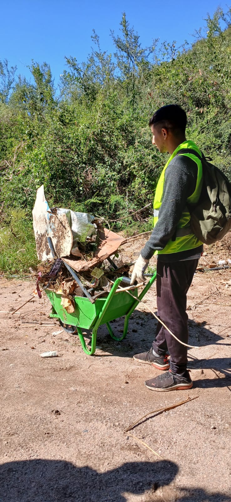 Realizan tareas de limpieza y prevención contra el dengue en los barrios La Rodadera y Hospital