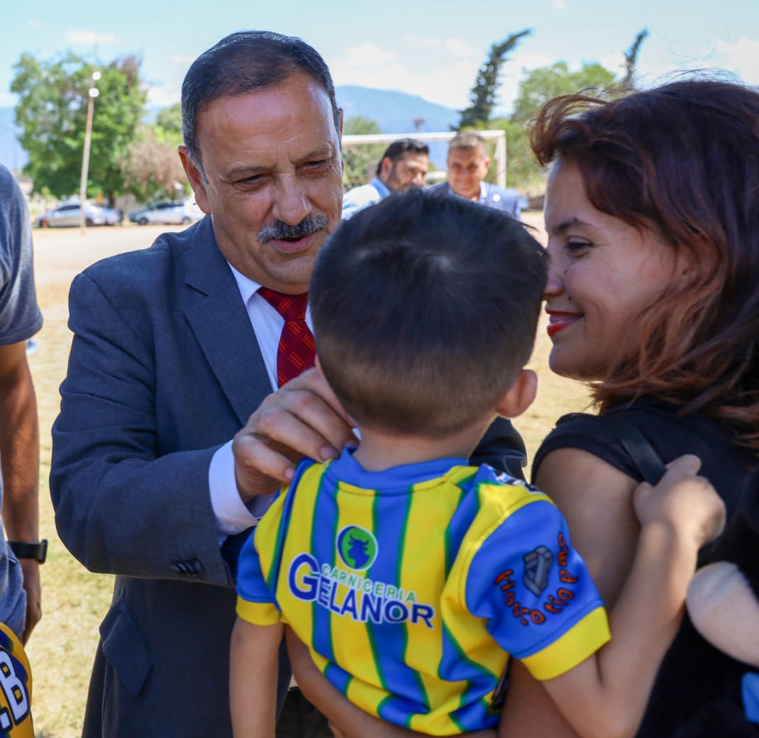 El gobernador Quintela apoya el crecimiento de los clubes y la actividad deportiva