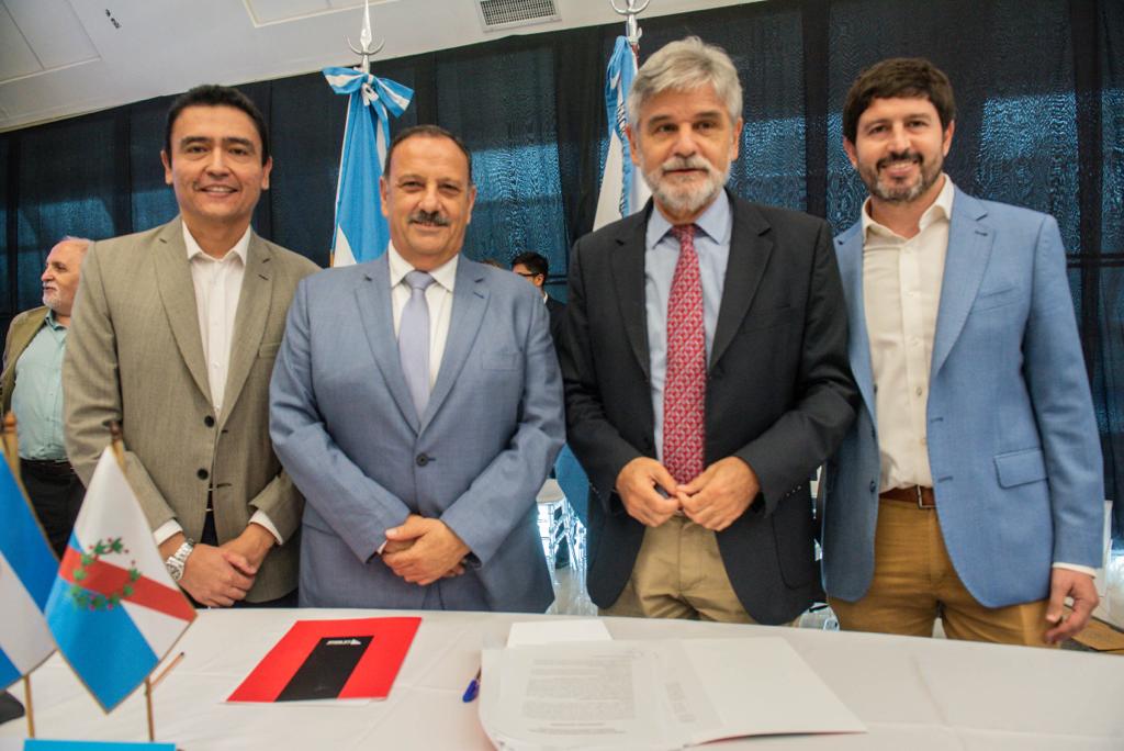 El gobernador Ricardo Quintela y el ministro Daniel Filmus firmaron un convenio para la construcción de un nuevo Polo Tecnológico