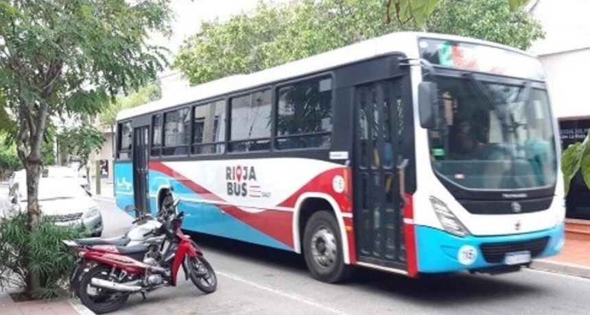 La empresa Rioja Bus decidió no ingresar a ciertos barrios por el mal estado de las calles