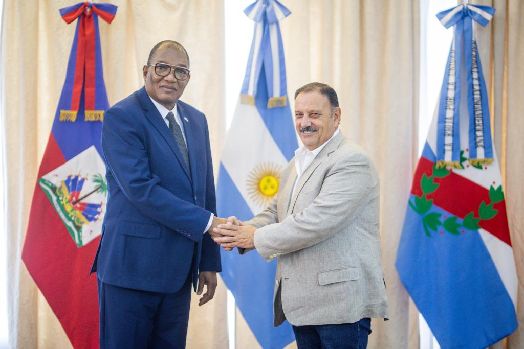 El gobernador Ricardo Quintela recibió al embajador de la República de Haití