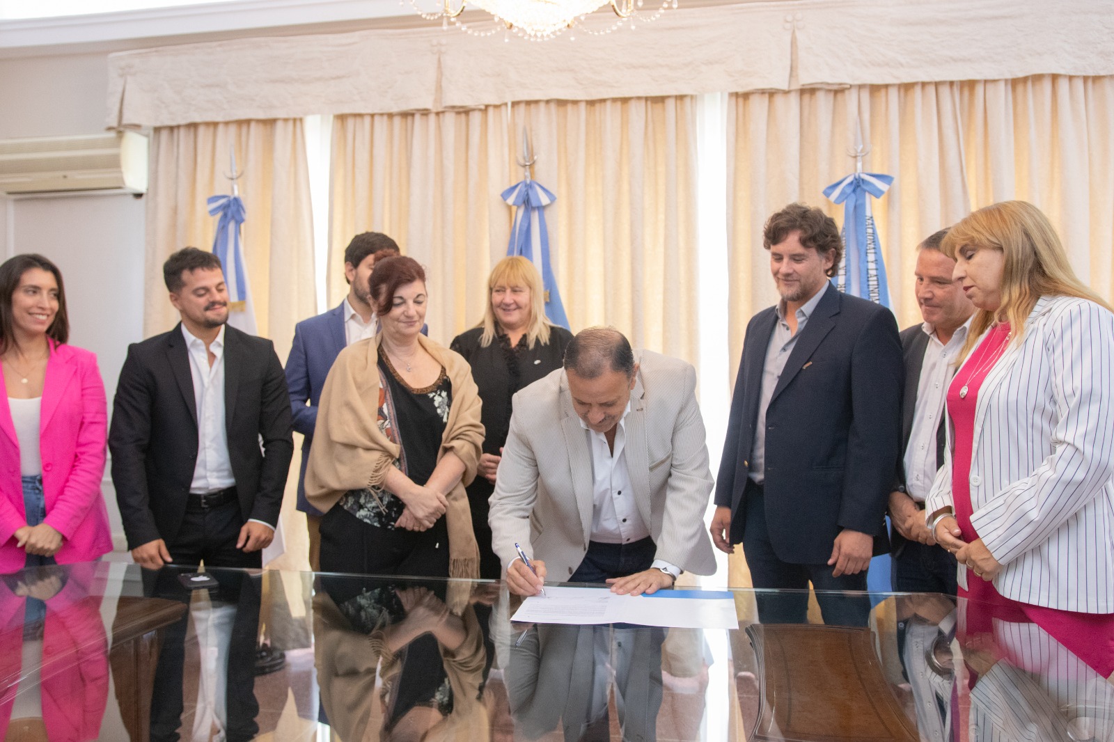 Quintela firmó con la ministra de Trabajo de la Nación el REPRO que beneficiará a trabajadores de la Cooperativa La Riojana 