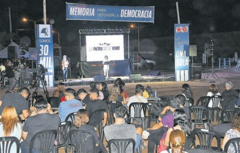 24M: Riojanos realizaron emotiva vigilia a 48 años del golpe de Estado.