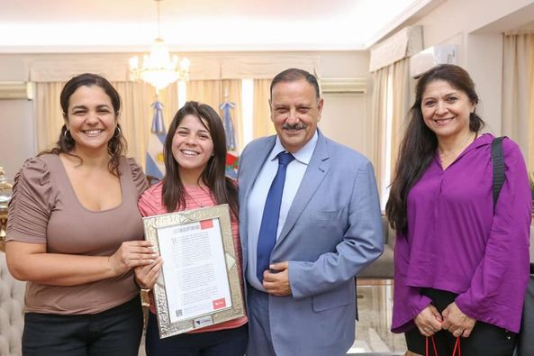 El Gobernador Quintela recibió a Karen, estudiante de ingeniería industrial riojana.