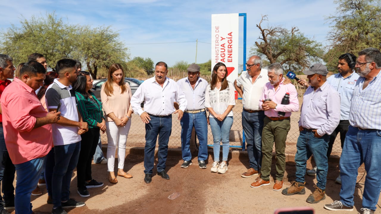 El gobernador Ricardo Quintela garantiza servicios esenciales como el agua y la luz para la gente de la zona rural de Capital