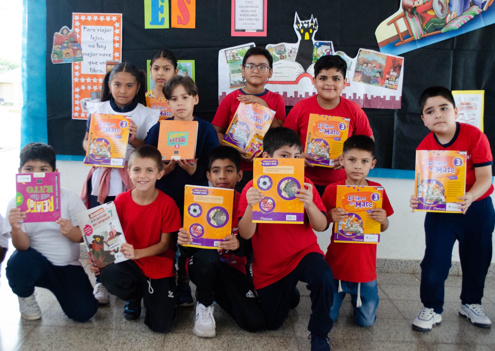 Educación entregó 80 mil libros para estudiantes de toda la provincia
