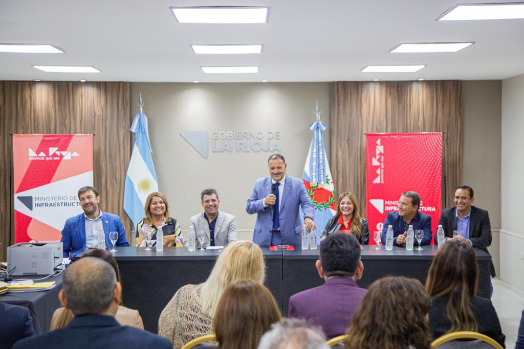 Ricardo Quintela: “Si cada departamento crece, crece la provincia” 