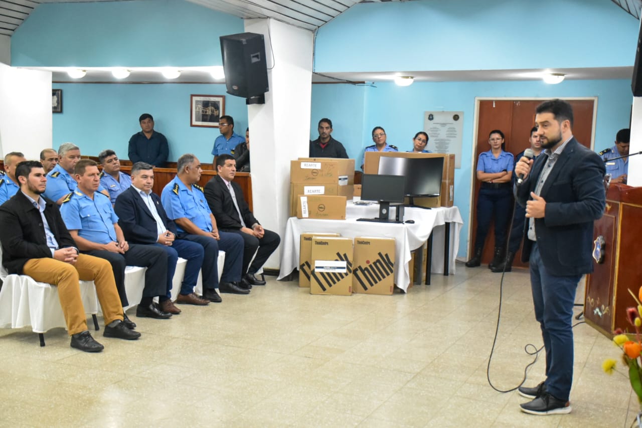 Refuerzo informatico para áreas de Investigacion y Planeamiento Estratégico de la Policía