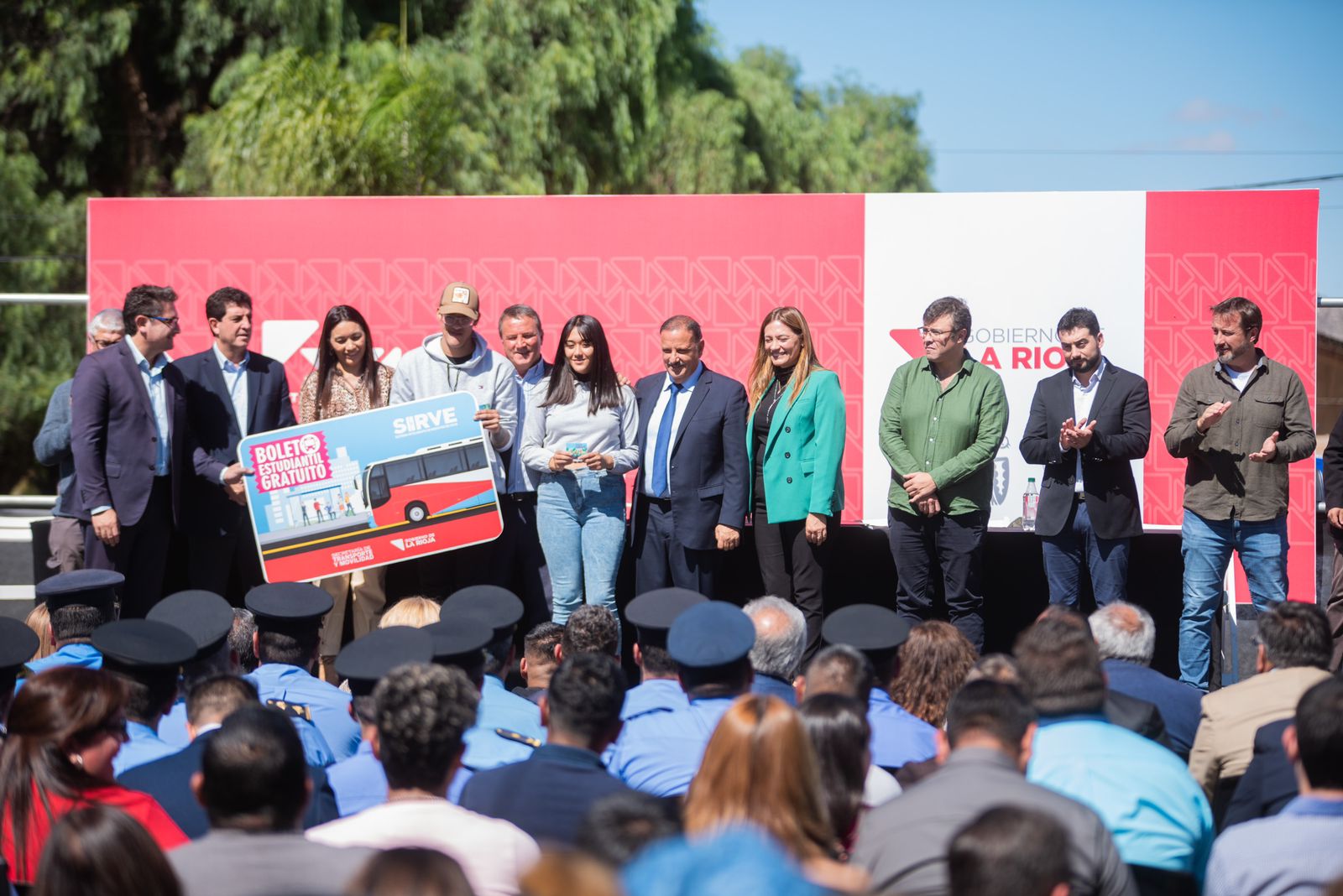 Nuevo parque industrial y programas de crédito para familias y profesionales jóvenes