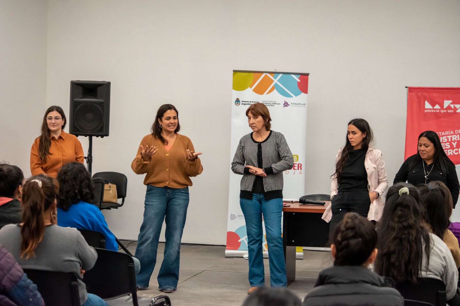 Anunciaron nuevos cupos laborales para egresadas del Programa Constructoras de las ediciones 2021 y 2022.