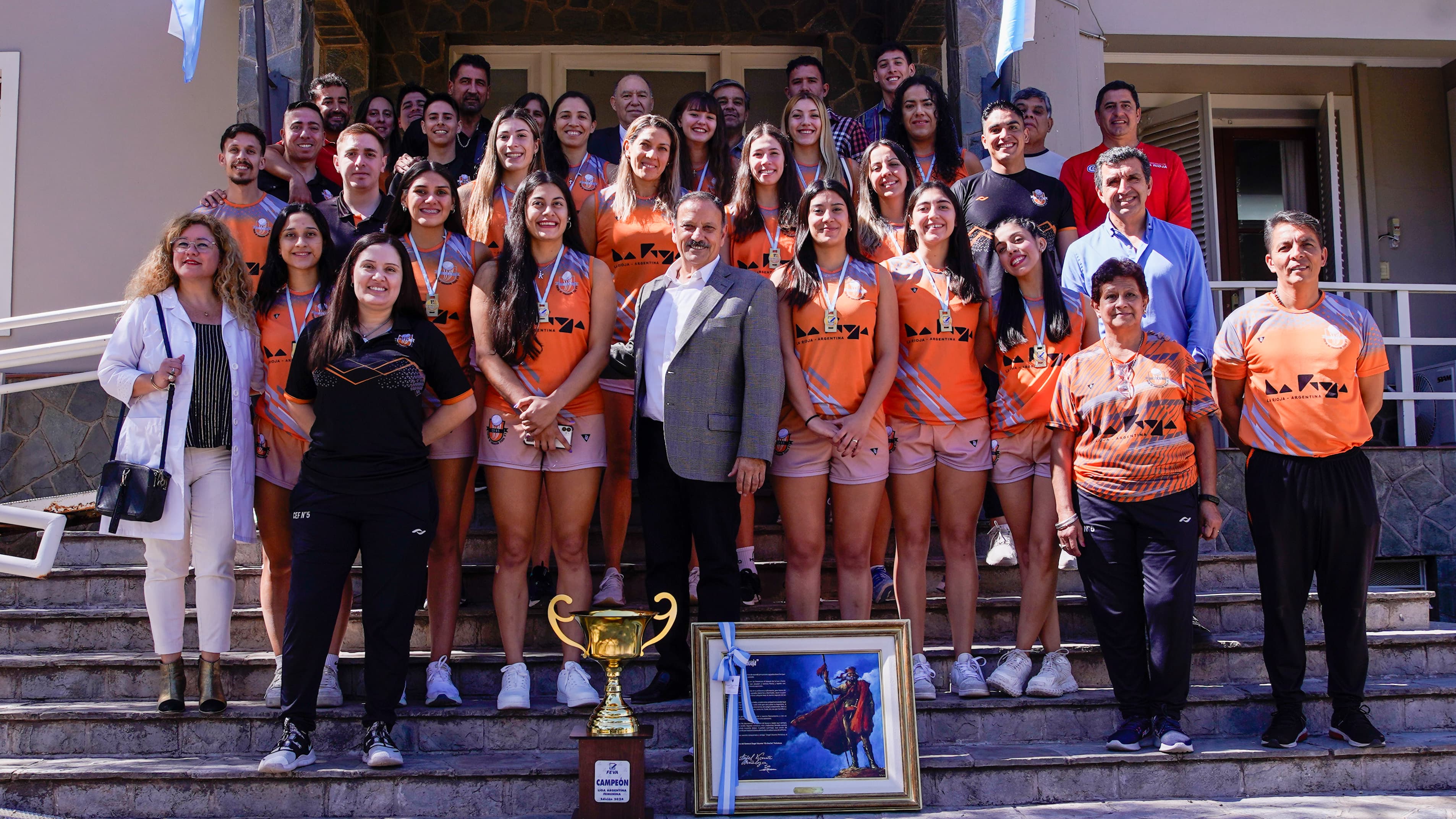 Tras ganar el campeonato, Las Naranjitas fueron recibidas por el gobernador Quintela.