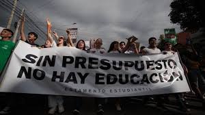 Con el voto negativo de la oposición, el Concejo declaró la defensa a la Educación Pública, la Ciencia y el Sistema Universitario Nacional.