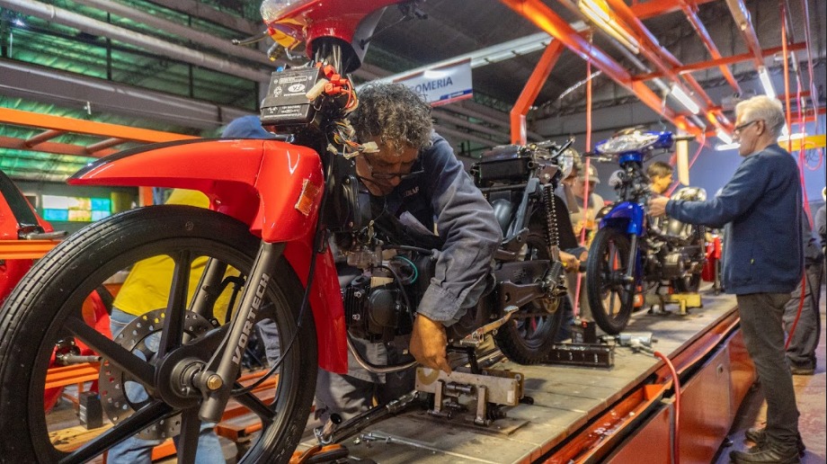 Ledlar reactivó la planta de producción y proyecta fabricar 1.500 motocicletas mensuales.