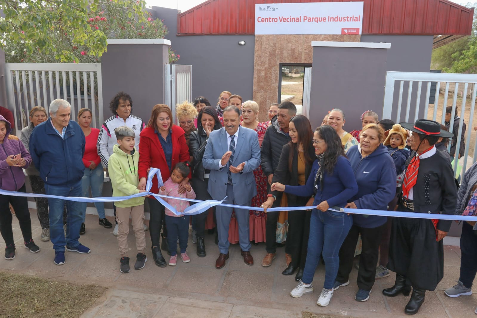 El gobernador Ricardo Quintela dejó inaugurado el nuevo edificio del Centro Vecinal de barrio Parque Industrial