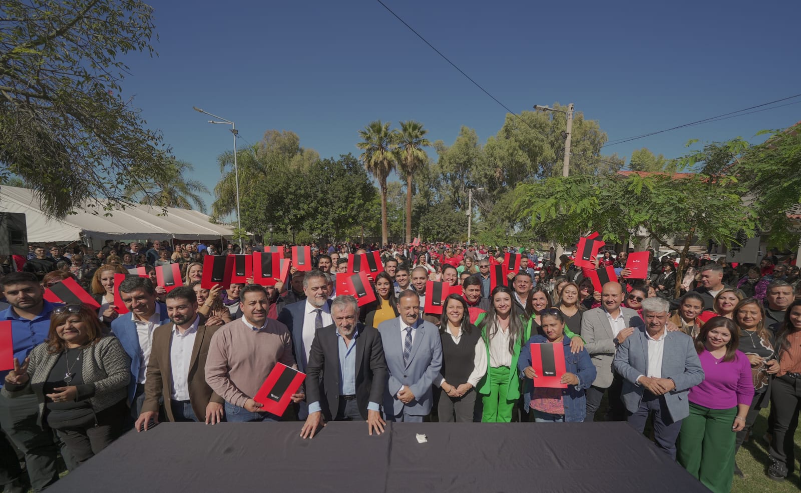 El gobernador Quintela pasó a planta a más de 450 personas de la Administración Pública