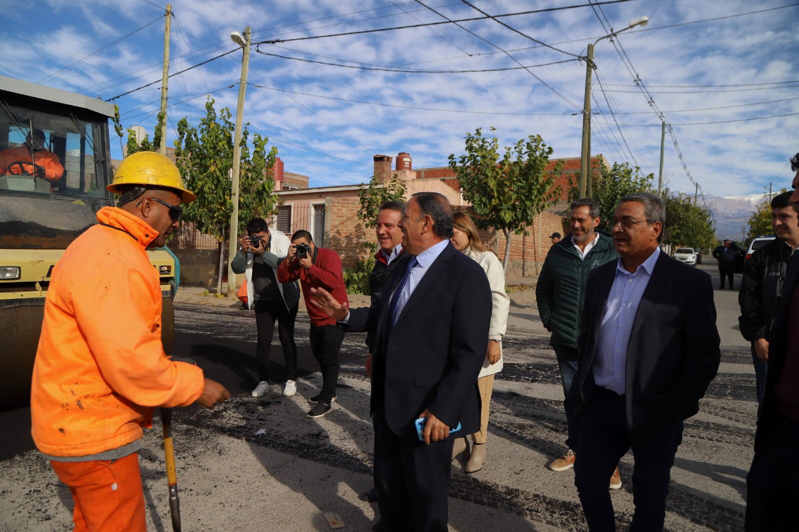 Las gestiones del gobernador Ricardo Quintela permitirán que las y los chileciteños tengan más de 100 cuadras asfaltadas