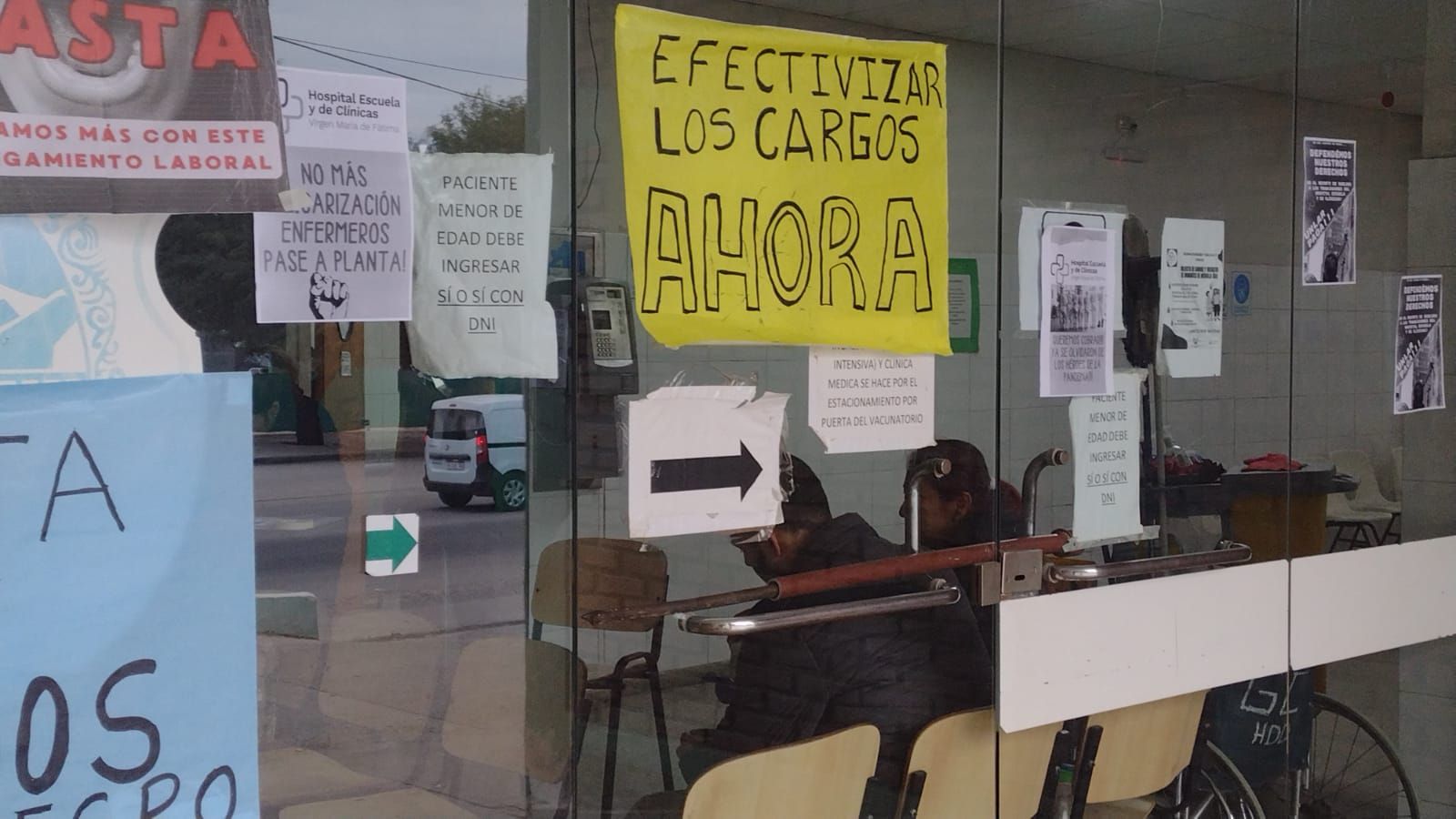 Trabajadores del Hospital Universitario iniciaron un paro y exigen que se les pague el sueldo.