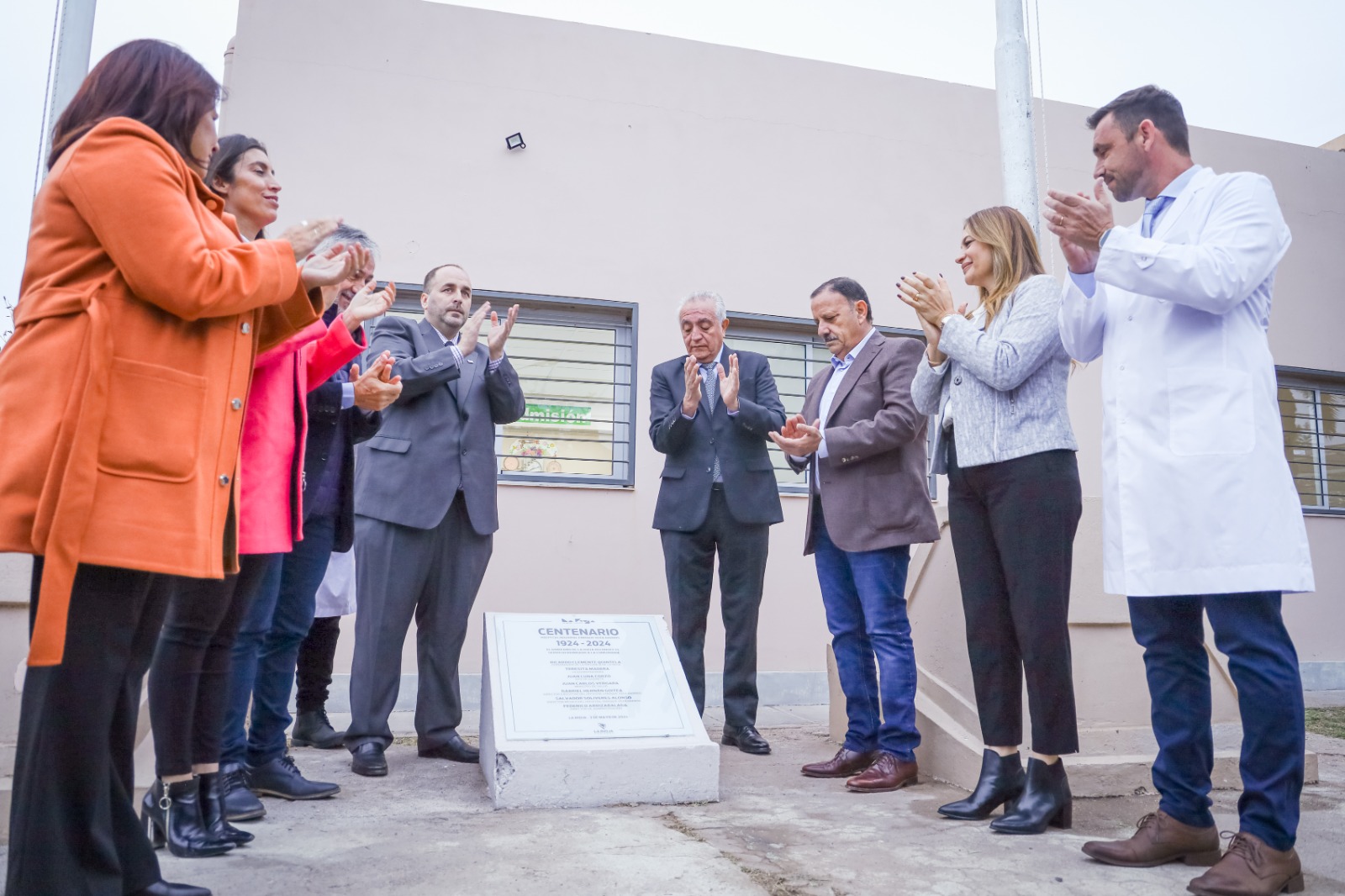 El gobernador Ricardo Quintela participó del acto por el centenario del Hospital Enrique Vera Barros.