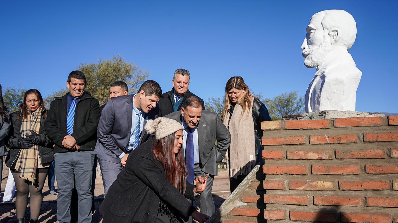 El Gobernador Quintela inauguró un nuevo espacio de encuentro para la comunidad de Huaco.