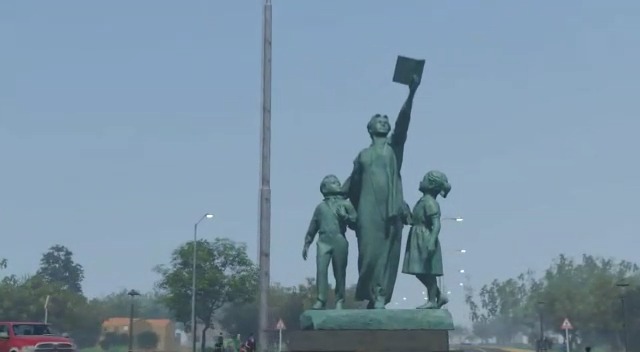 El gobierno provincial trabaja en el emplazamiento del monumento a Rosario Vera Peñaloza en el Parque de La Familia.