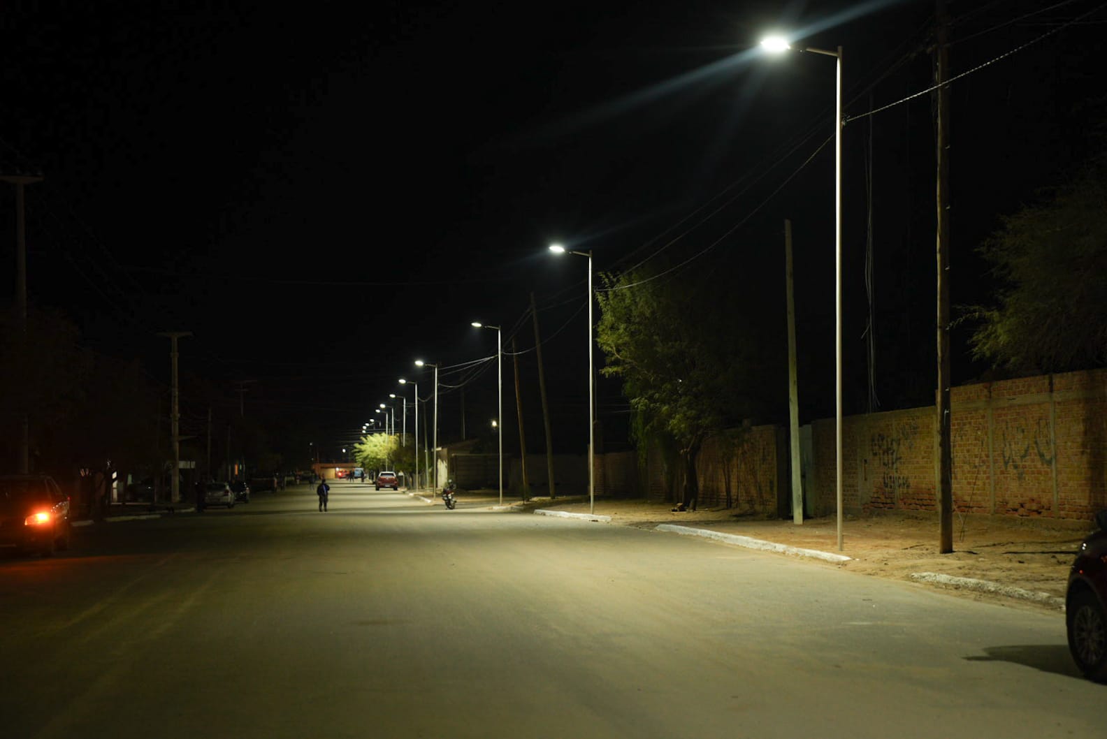 Chepes. Se inauguró moderno sistema de iluminación de la calle Joaquín Víctor González para mayor seguridad de los vecinos.