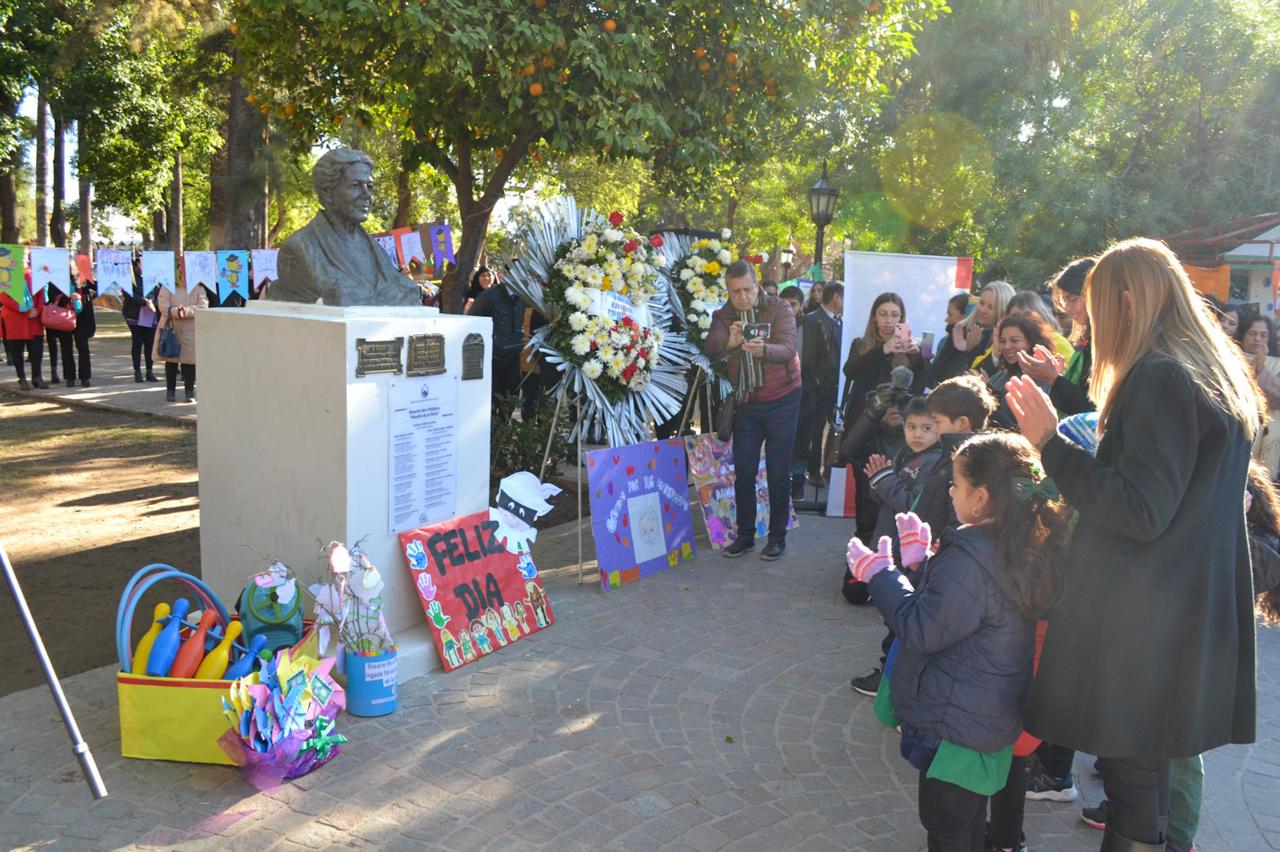 En el Día de los Jardines de Infantes y de los y las Maestras Jardineras, homenajearon a Rosarito Vera Peñaloza y su legado.