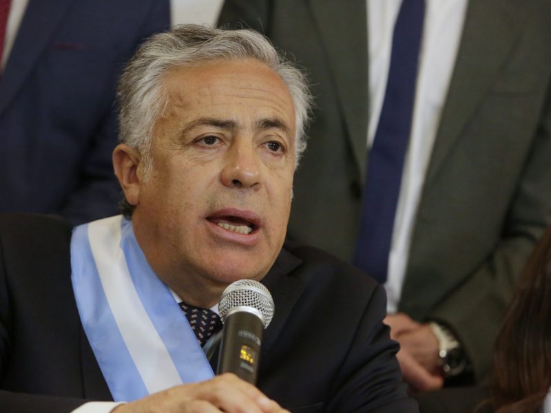 Mendoza sigue el ejemplo de Ricardo Quintela: Cornejo anuncia una reducción del 4% en la tarifa eléctrica.