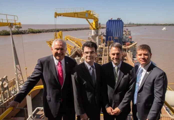Hidrovía. Los aportes de Macri, Menem y Milei a la entrega de soberanía de los ríos y mares del país. 