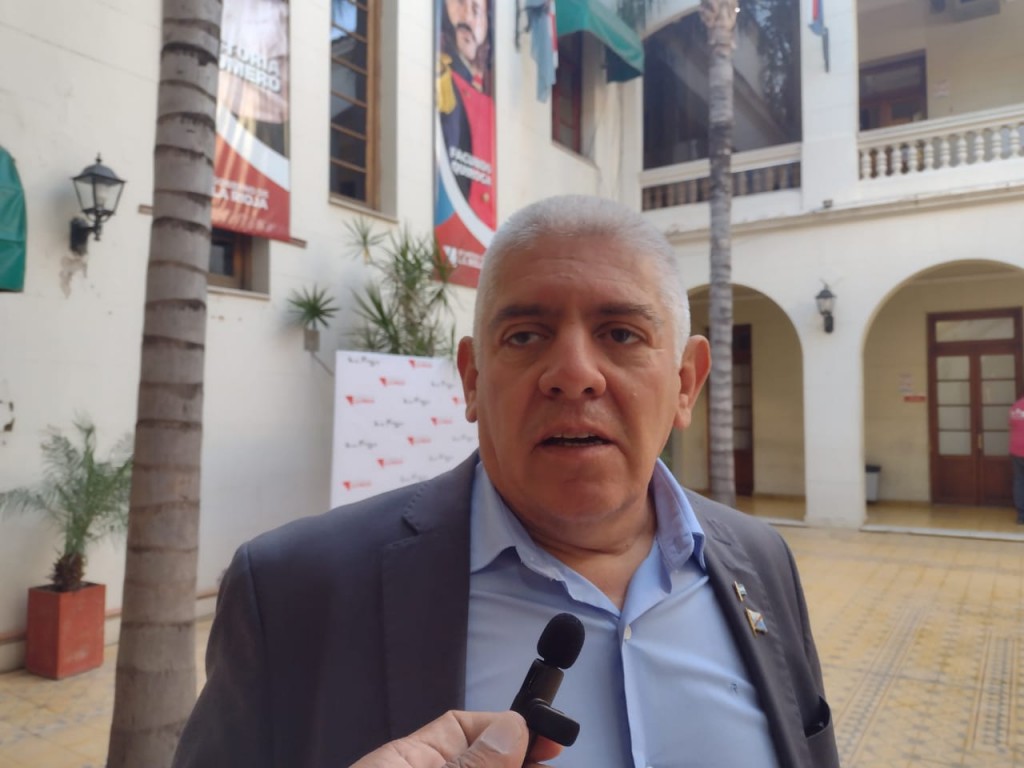 Ante el ahogo financiero de Milei. El ministro Quintero expuso el complejo panorama financiero de la Provincia. 