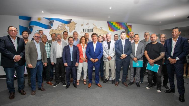 Mientras que en La Rioja esta asegurado: Municipios advierten dificultades para pagar el aguinaldo.