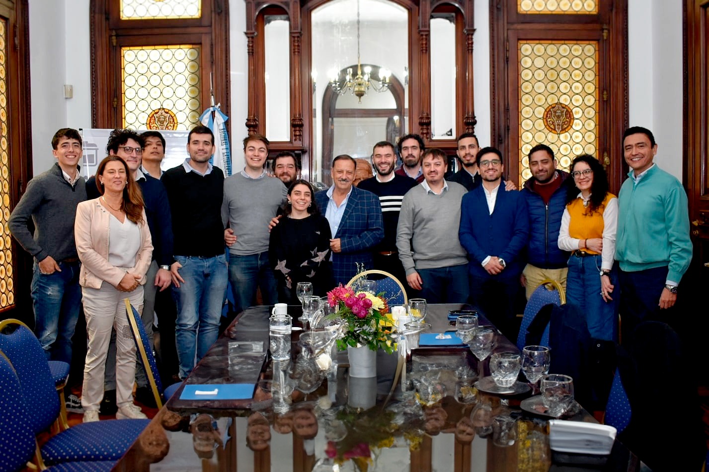 Con una mirada desarrollista y productivista jóvenes profesionales plantearon al gobernador Quintela su visión de país.