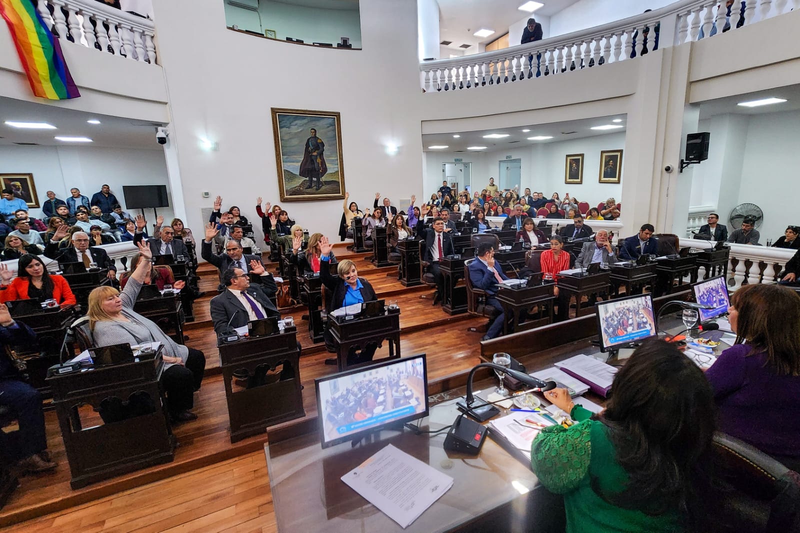 La Rioja, con nuevos artículos en su Constitución, se posiciona a la vanguardia frente a una nueva democracia.