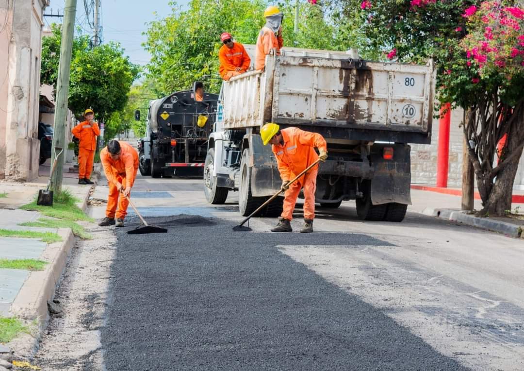 El Municipio de la Capital continua con el plan estrategico de Bacheo. 