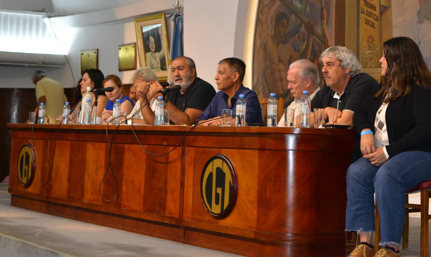 La Justicia falló a favor de la CGT y suspendió el decreto antihuelga de Milei.