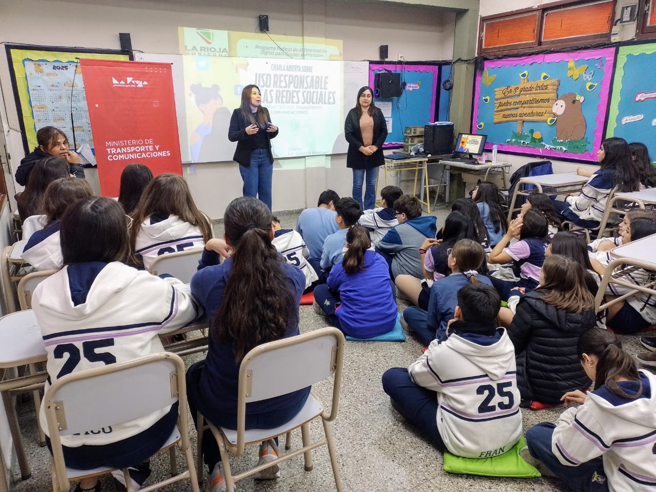 Dictan charla sobre el uso responsable de las redes sociales para alumnos de Nivel Primario