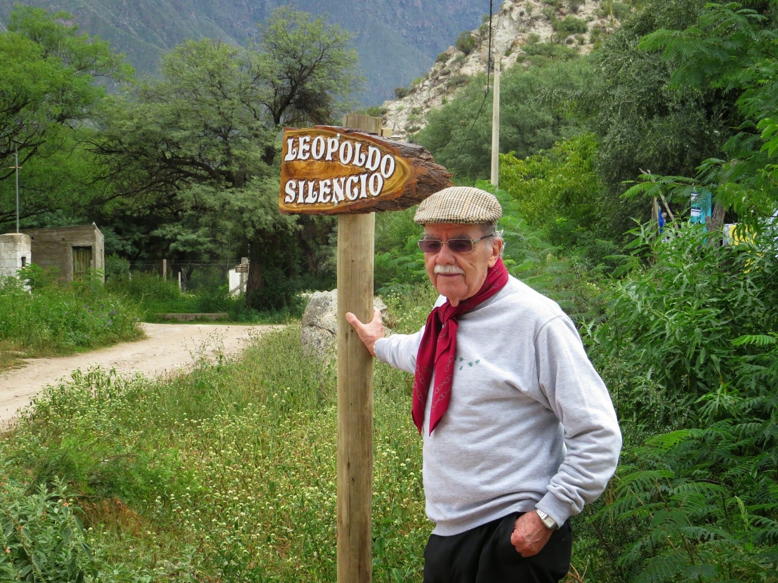 Se calló el cantor. Murió el reconocido cantautor Ramón Navarro.