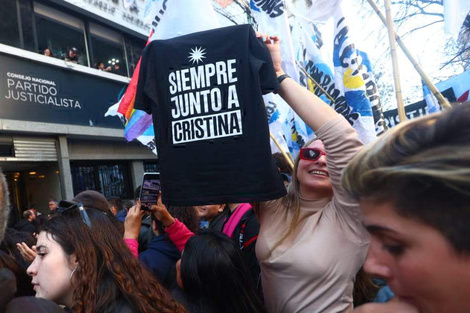 Plaza de Mayo. A las 14, militantes, sindicatos y organizaciones sociales se reúnen para respaldar a Cristina Kirchner