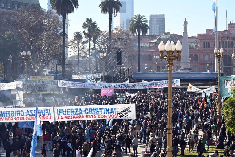 Cristina Kirchner, frente a una Plaza de Mayo llena: 