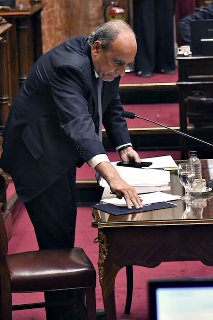 Bochorno. Francos huyó del Senado, enojado porque le dijeron 