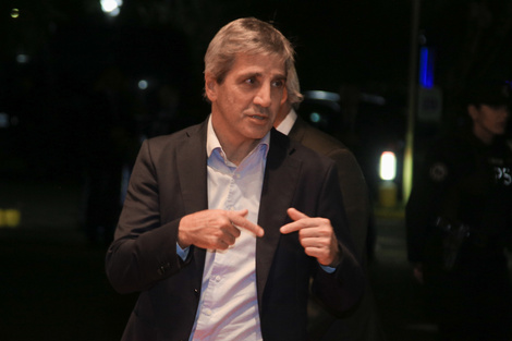 En un año y medio, ya pidió más plata que Mauricio Macri al FMI. 