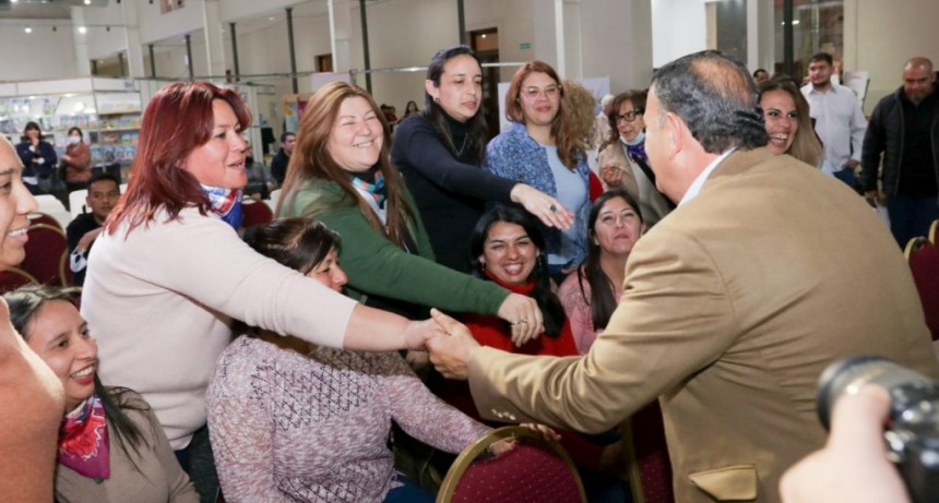 El gobernador Quintela visitó la Feria del Libro en sus 20 años previo a su cierre 