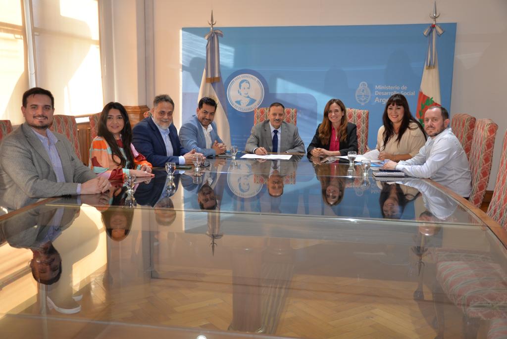 El gobernador firmó convenio con Nación para la ejecución de alrededor de 500 lotes con servicios