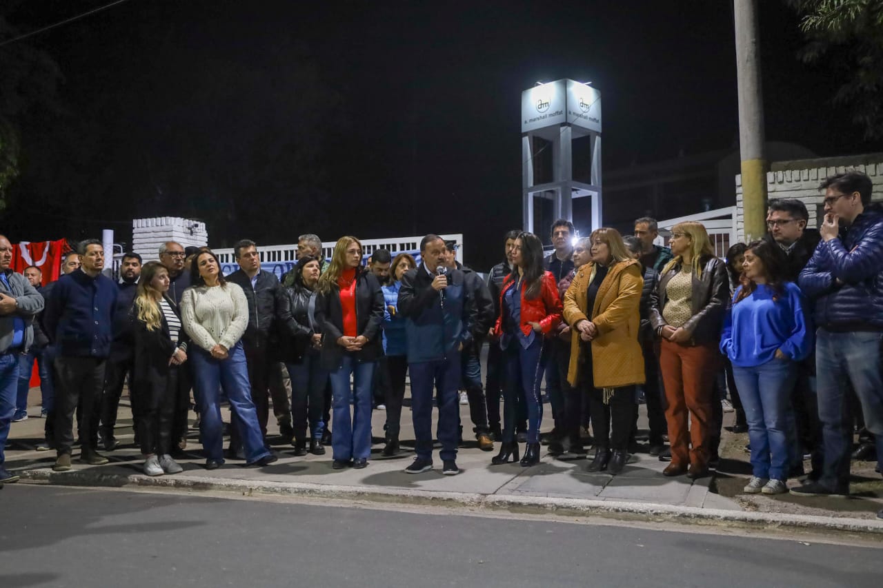 Quintela inauguró alumbrado público y asfaltado en el Parque Industrial.