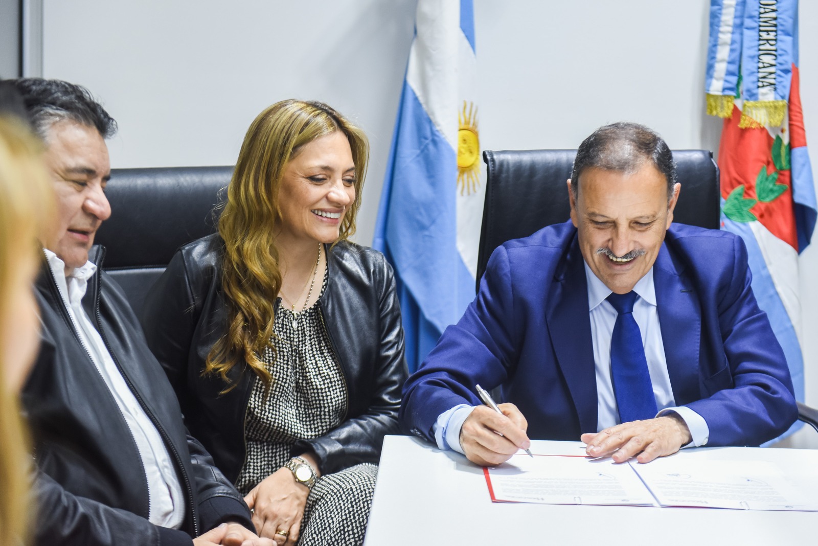 El gobernador firmó un convenio que respalda  a las trabajadoras y trabajadores rurales